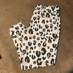 Super soft, jogger style, comfy pants!